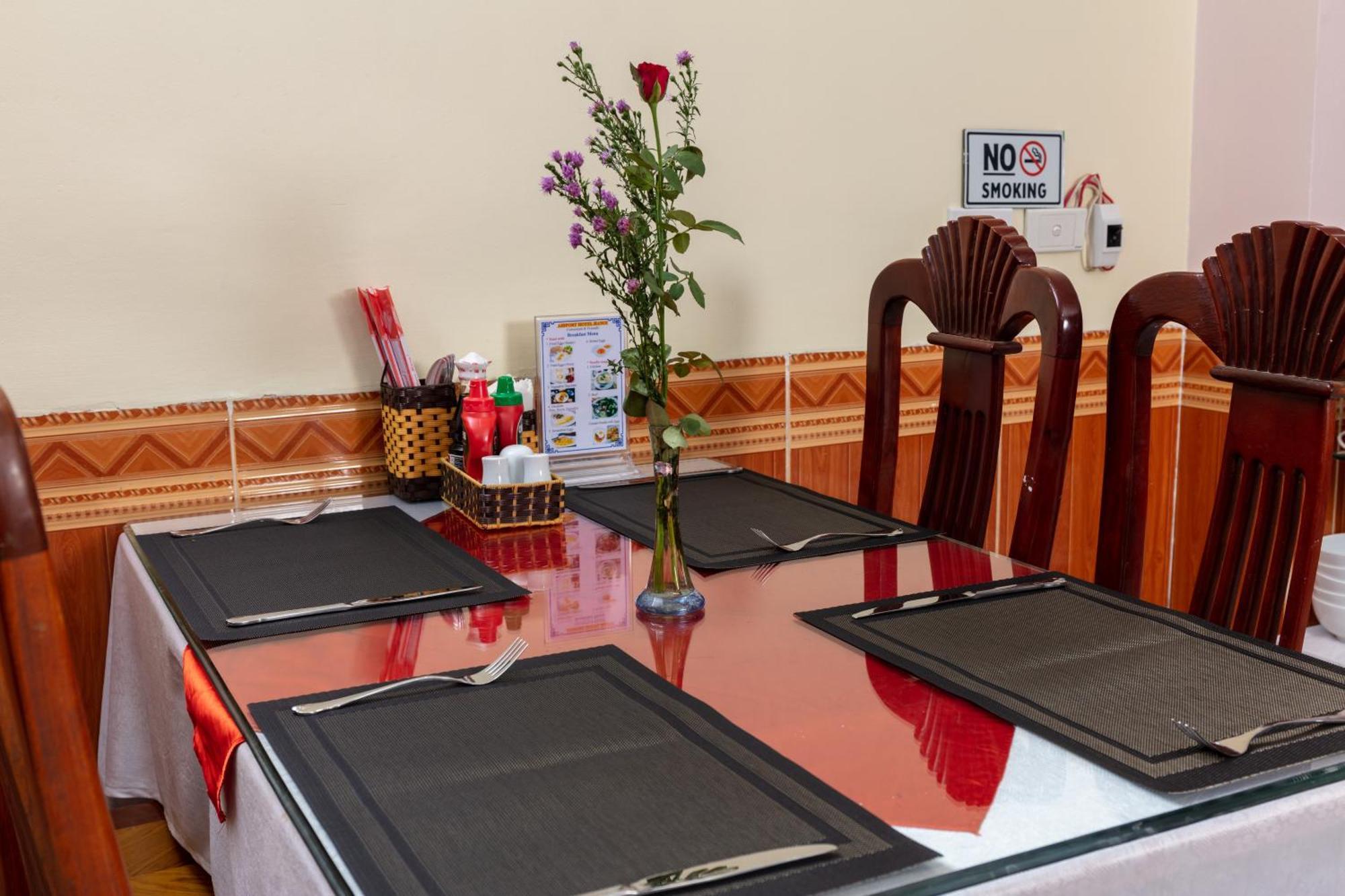Viet Village Airport Hotel & Restaurants 하노이 외부 사진